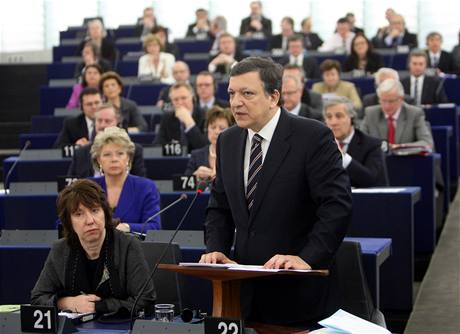 Jose Barroso a Catherine Ashton ped europoslanci